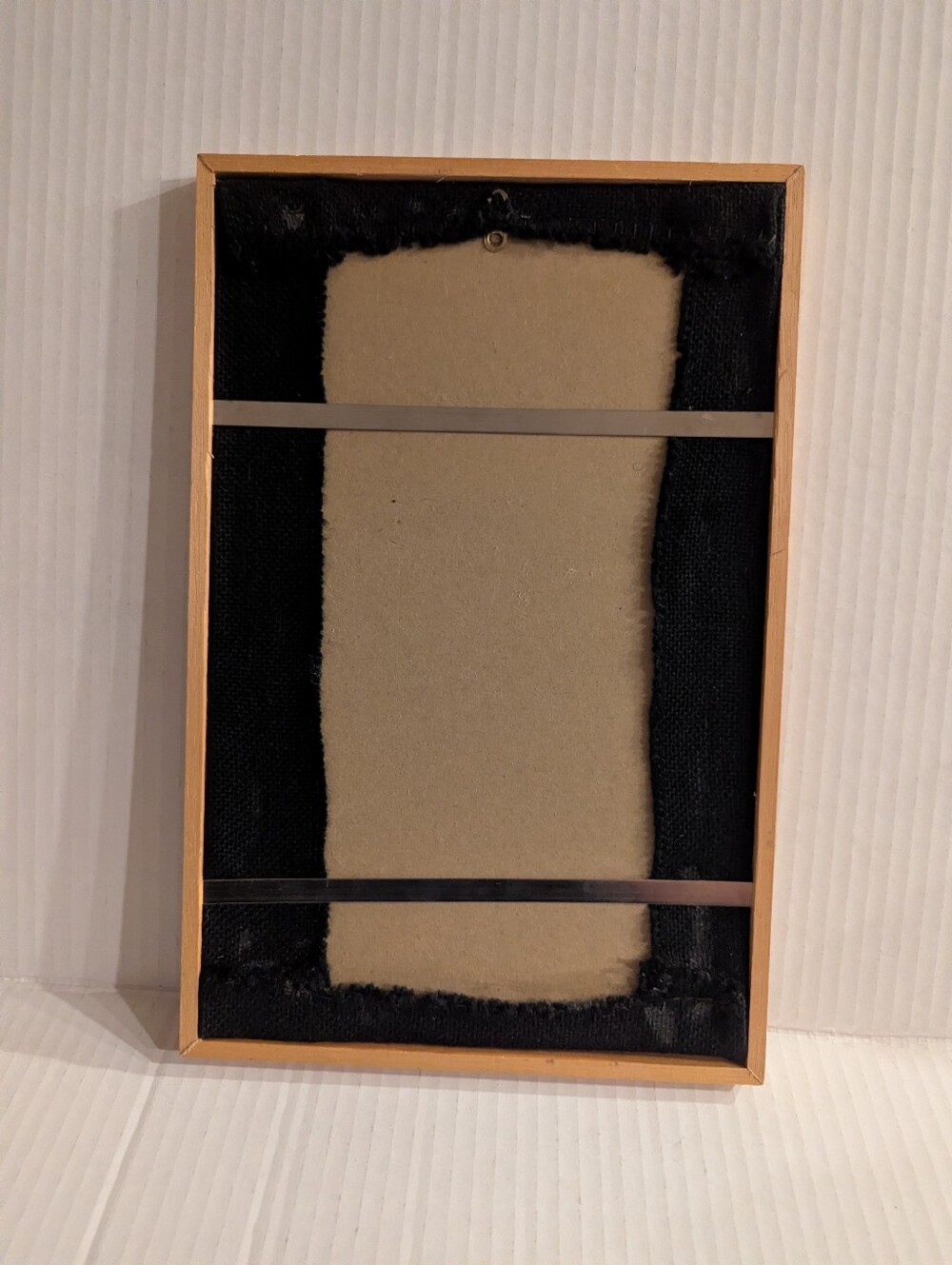 Vintage 1970s Framed Crewel Embroidery Floral Art Boho MCM Black Burlap 12x7 - Picture 4 of 8